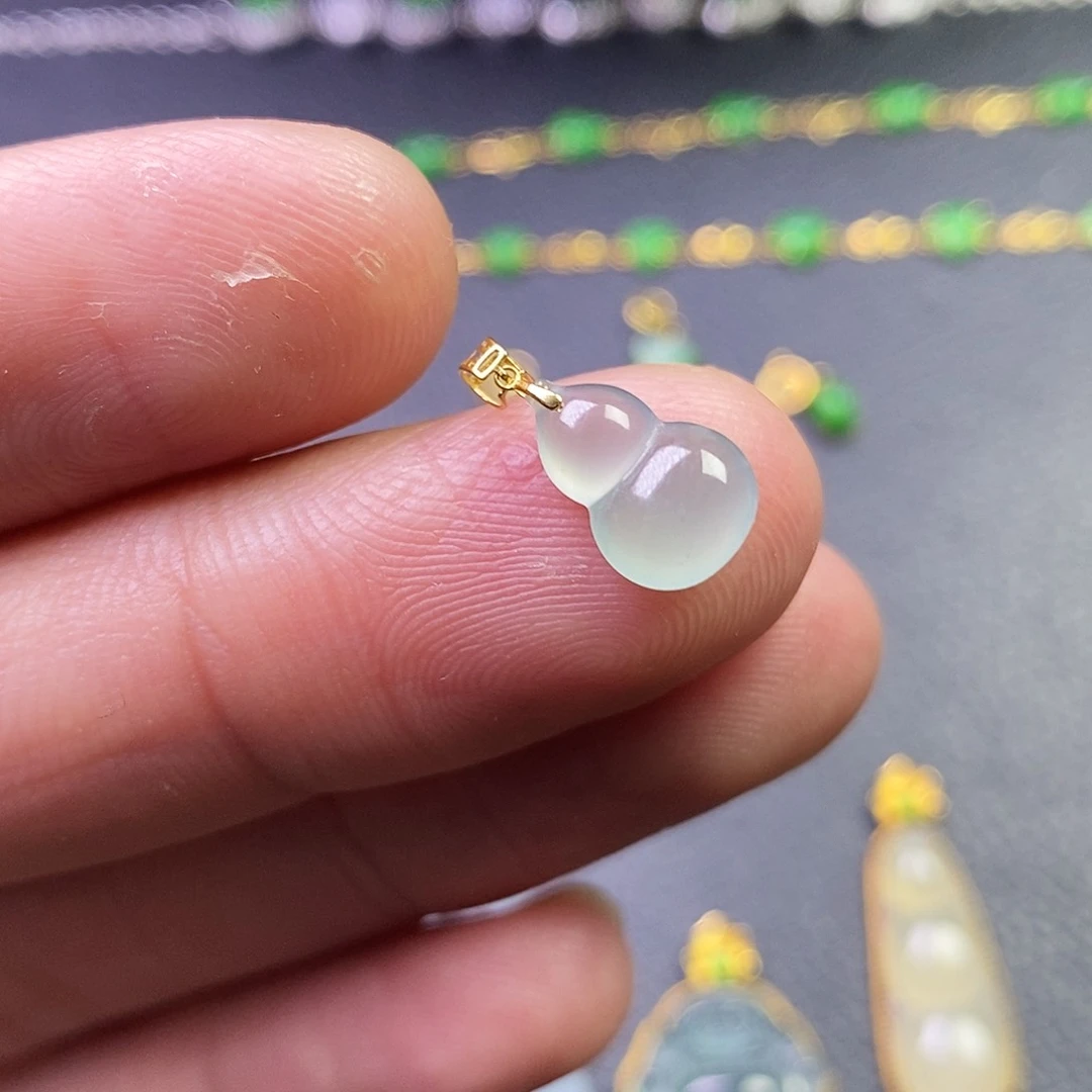 颈饰18K金镶嵌翡翠