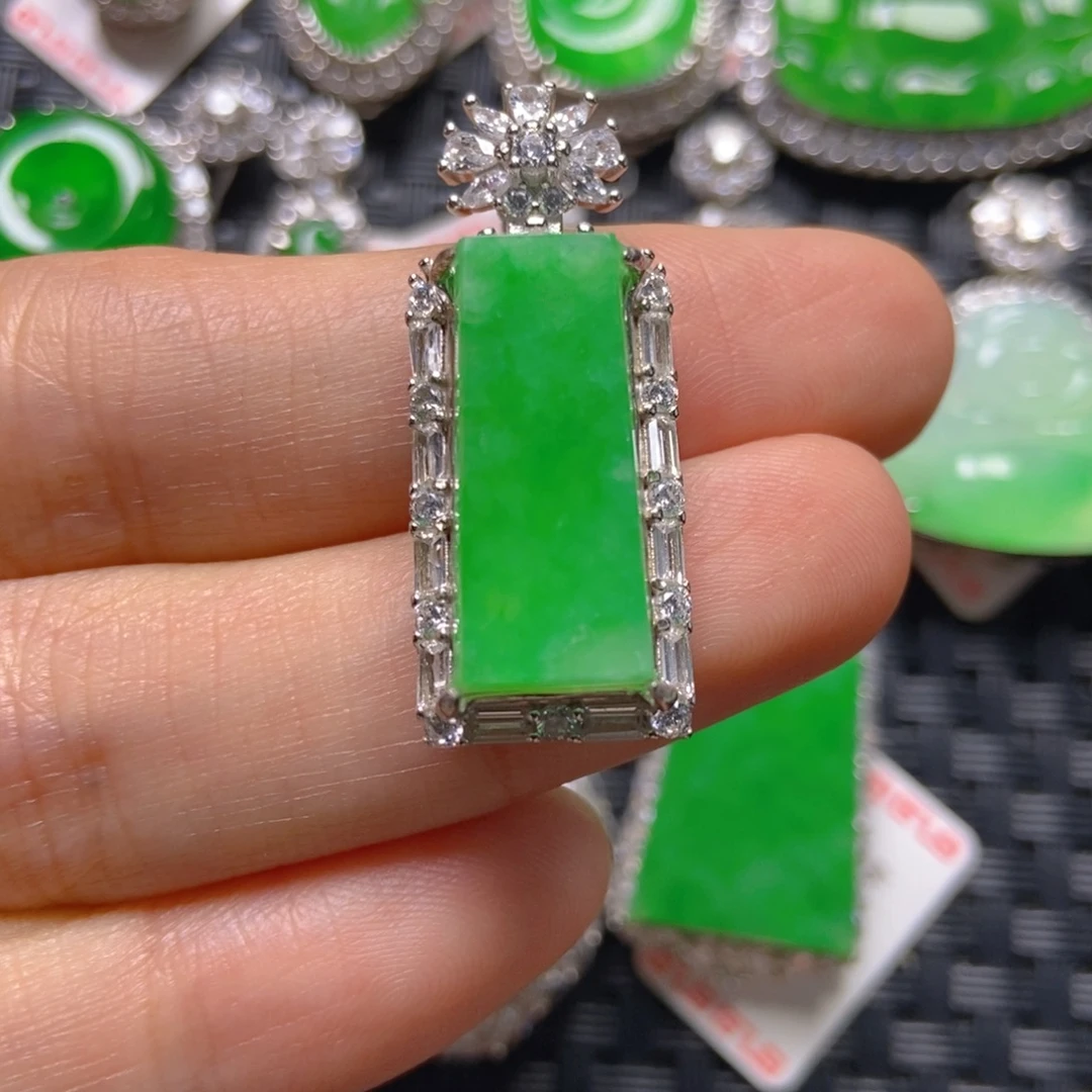 翡翠银S925镶嵌颈饰无事吊坠