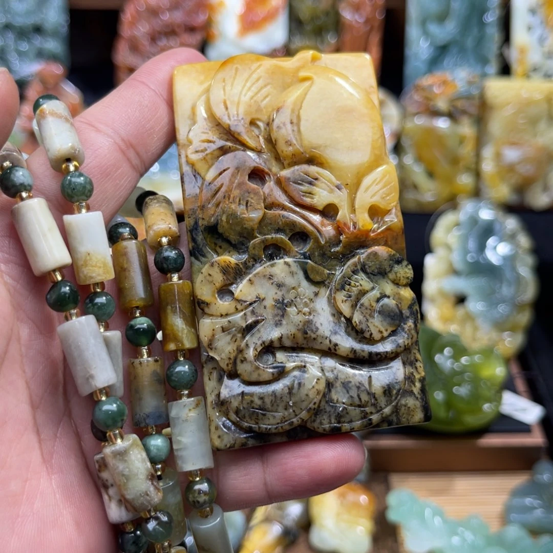 蛇纹石玉未镶嵌颈饰