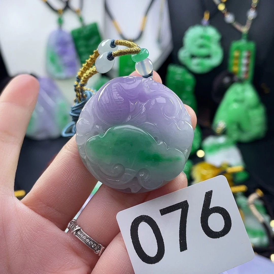 翡翠未镶嵌吊坠(赠链)