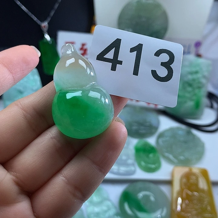 翡翠未镶嵌吊坠(赠链)