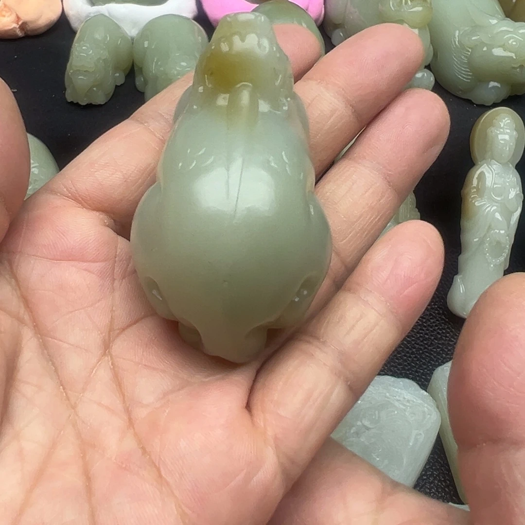 和田玉（糖玉）未镶嵌把件