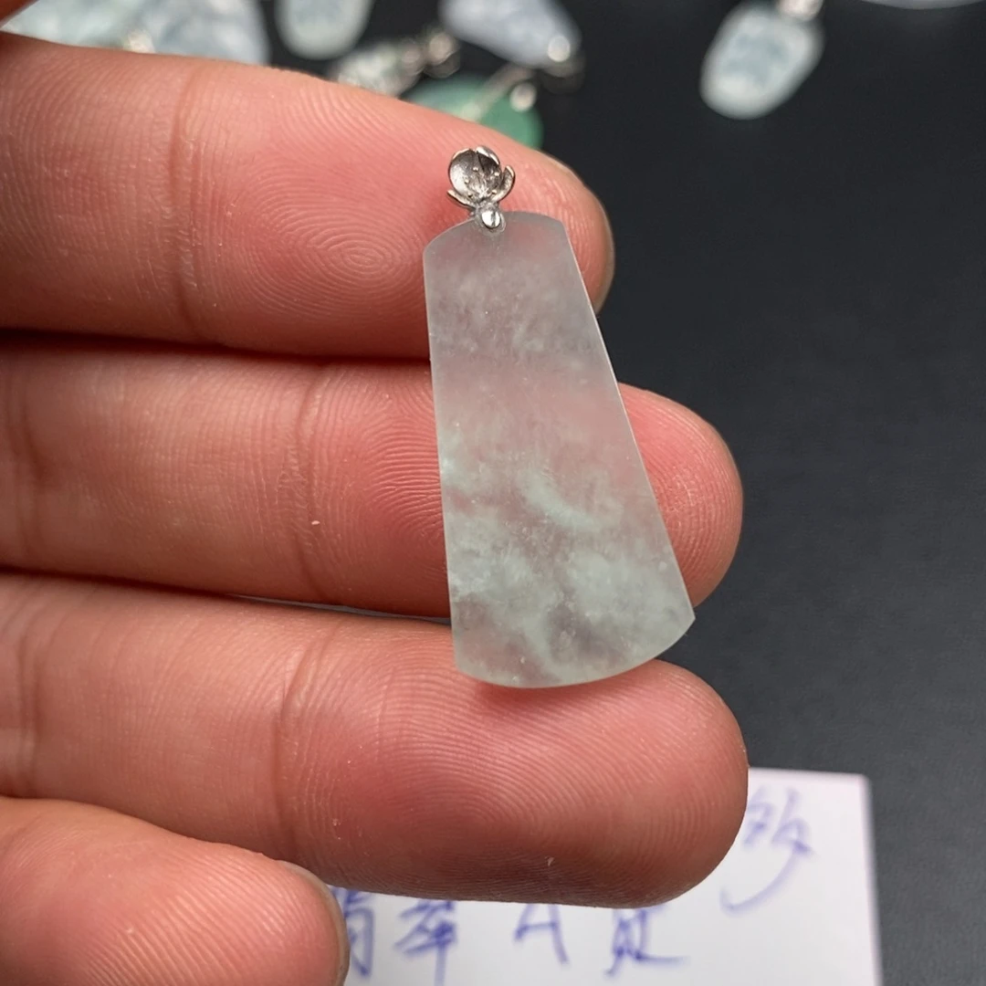 颈饰18K金镶嵌翡翠