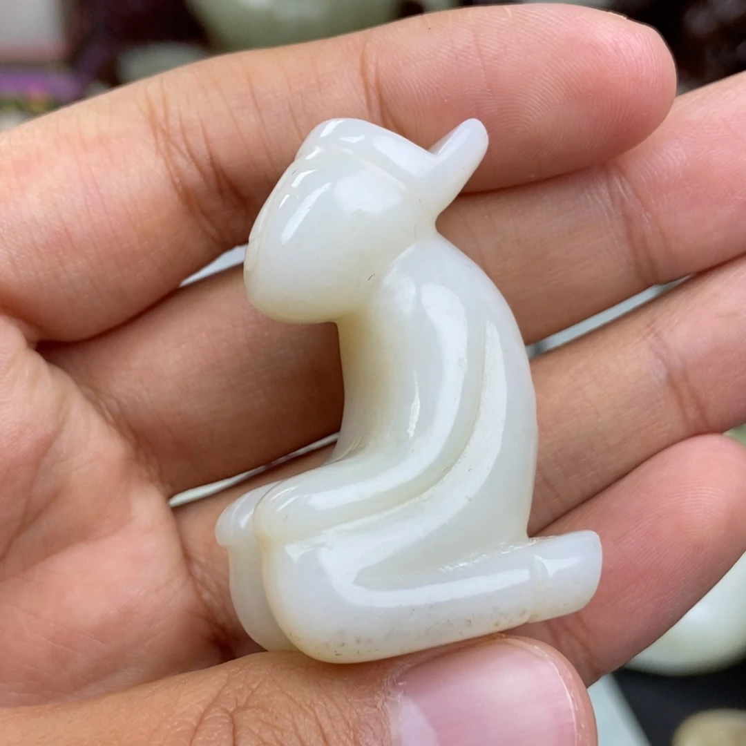 和田玉未镶嵌把件