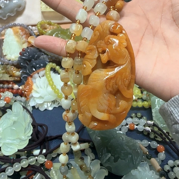 未镶嵌蛇纹石玉吊坠