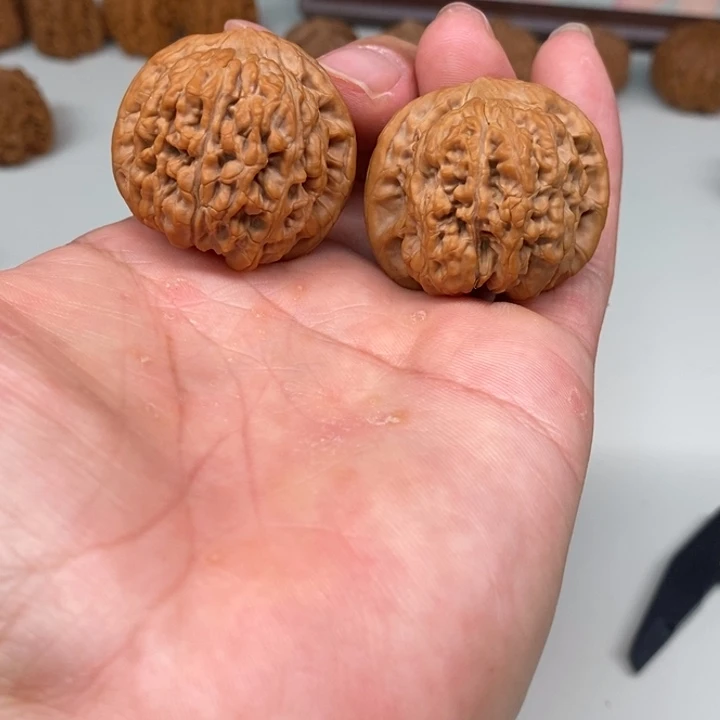 文玩核桃把件红玛瑙