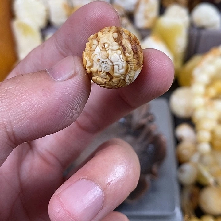 琥珀裸石未镶嵌我