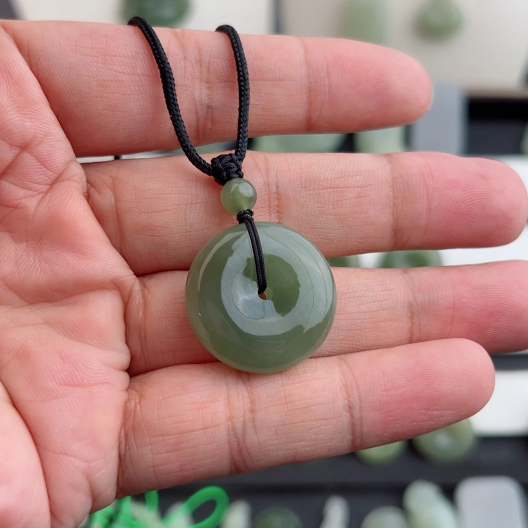 吊坠(赠链)未镶嵌和田玉666