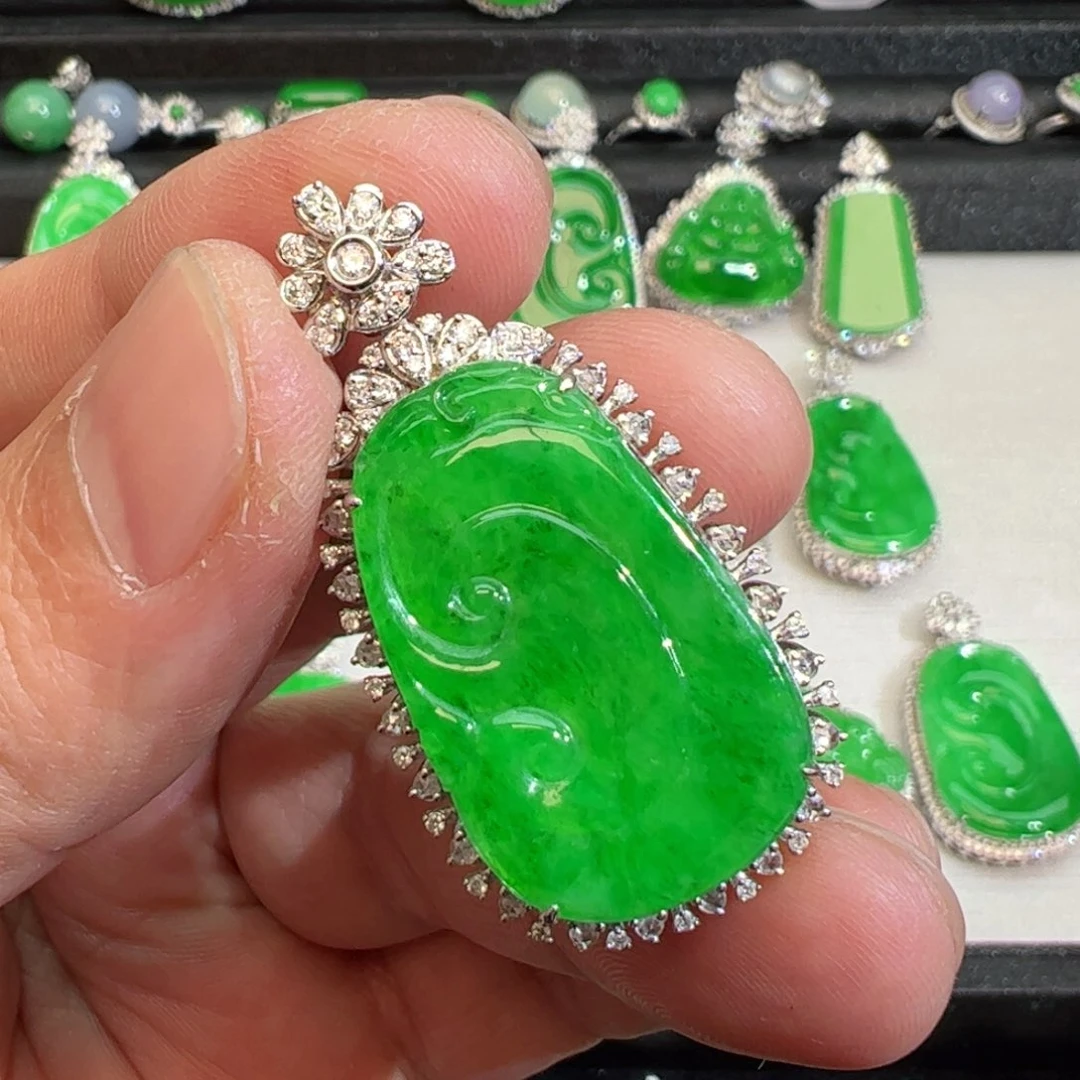 翡翠吊坠(不含链)18K金镶嵌