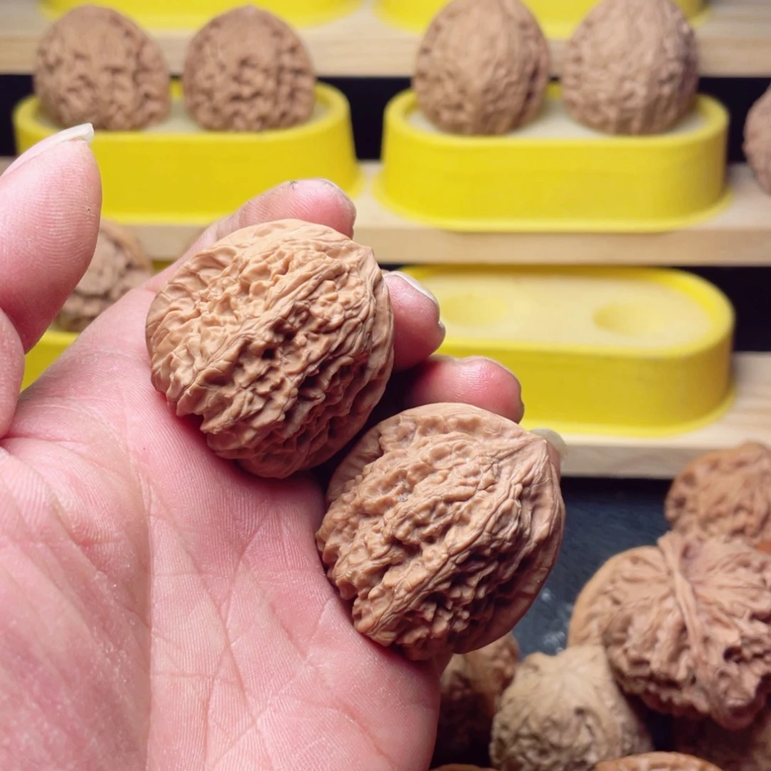 文玩核桃把件羊*阳平谷凹底