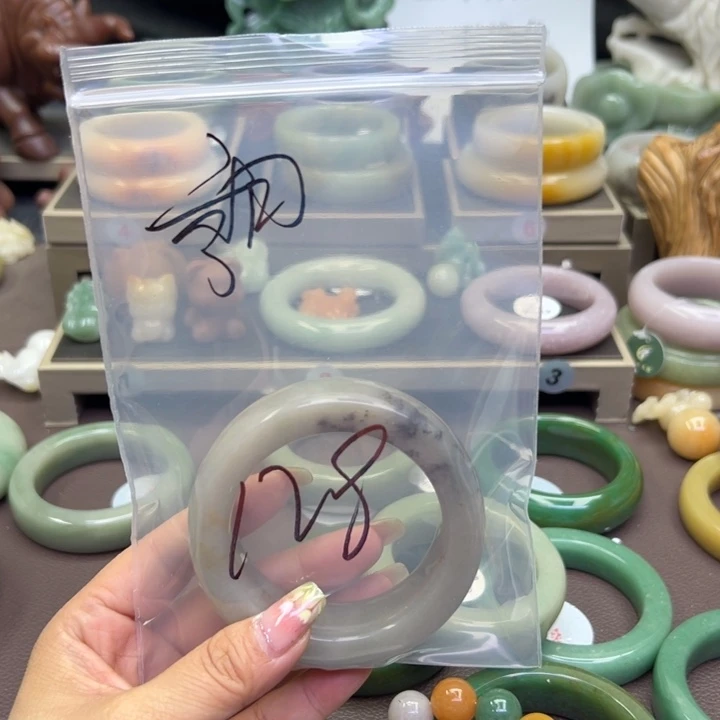 石英质玉手镯未镶嵌苏*月