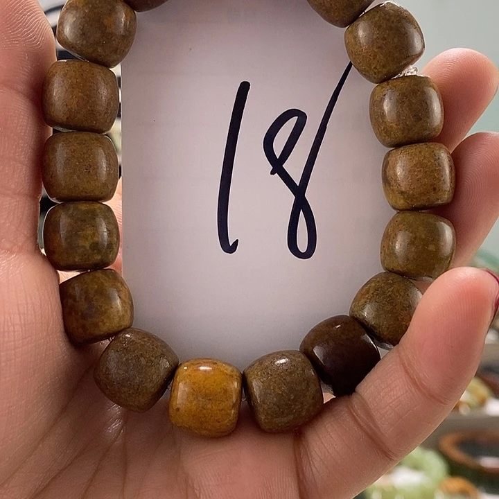 透闪石质玉手链未镶嵌有瑕