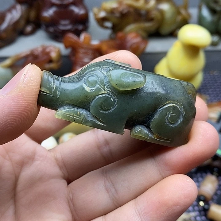 未镶嵌蛇纹石玉颈饰