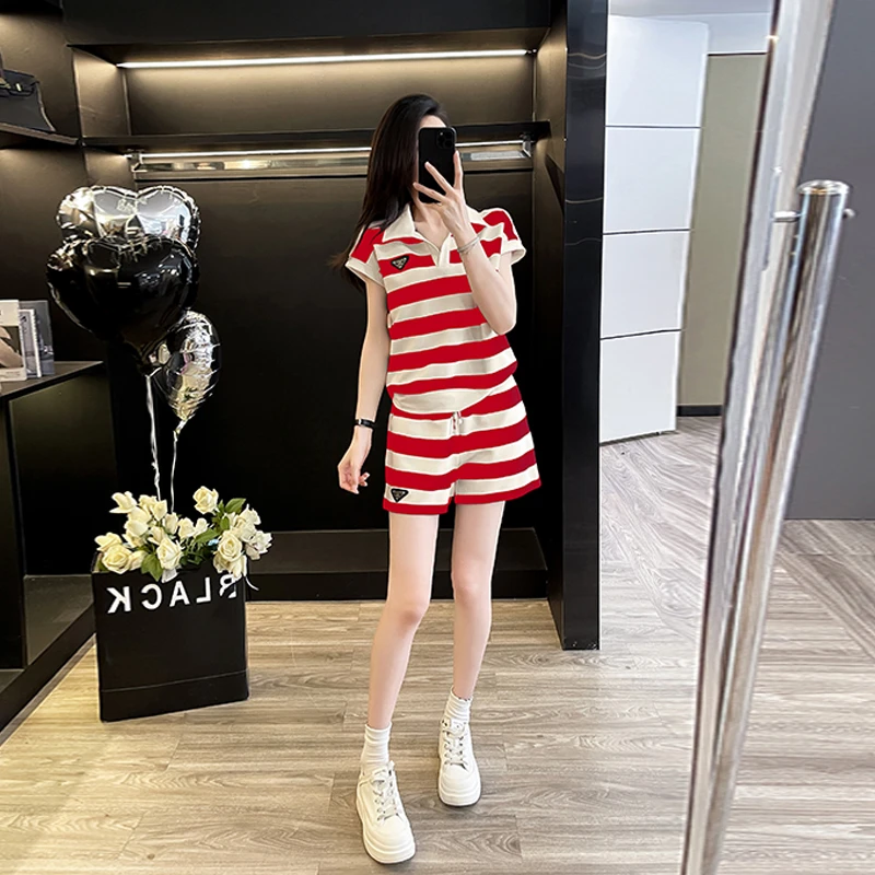 网红色休闲条纹运动套装女夏季爆款洋气减龄宽松短袖短裤两件套潮