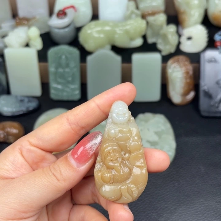 颈饰未镶嵌和田玉