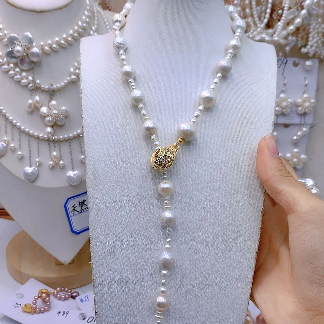 银S925镶嵌淡水珍珠耳饰E***?