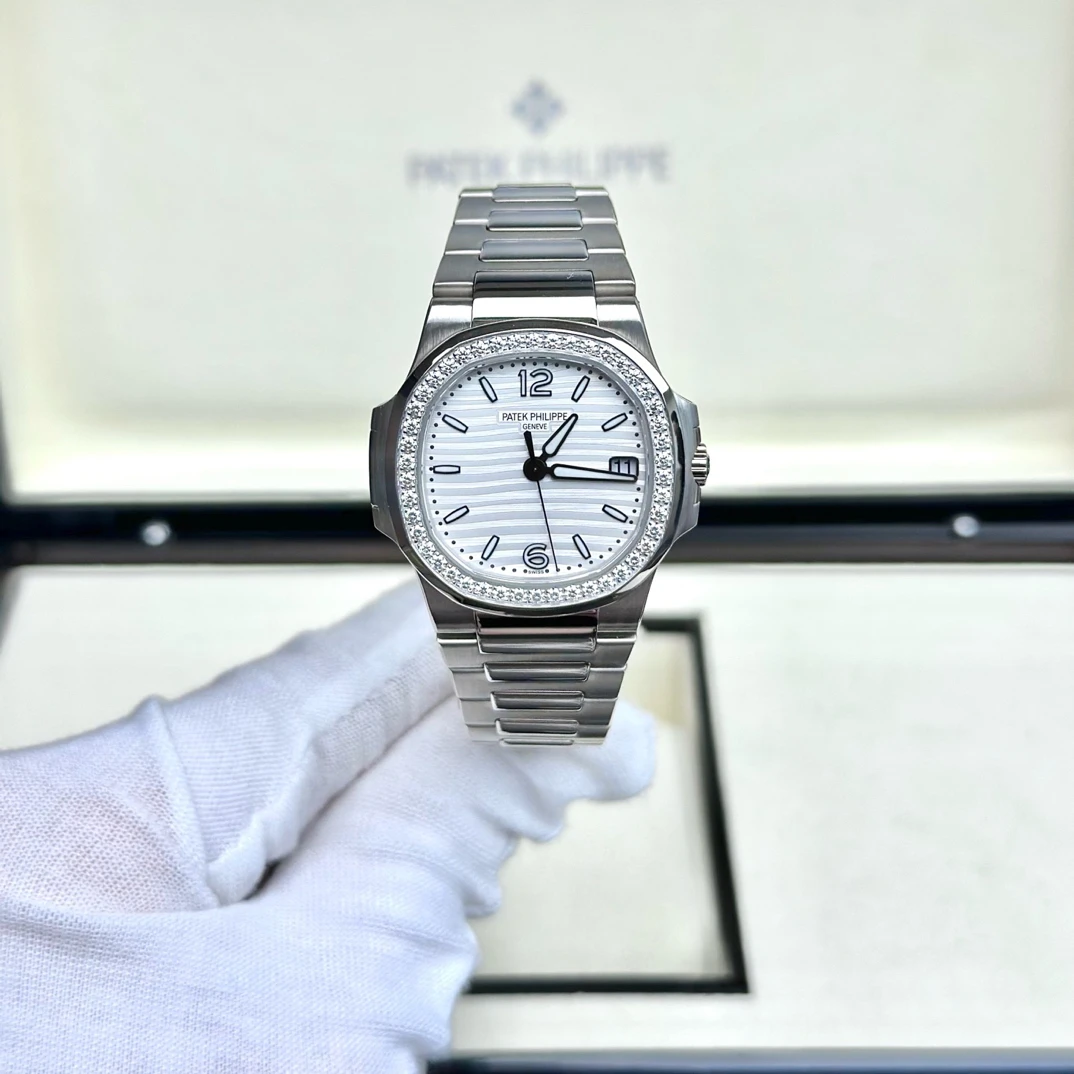 99新 Patek Philippe/百达翡丽 7010/5857690鹦鹉螺32mm白金原14