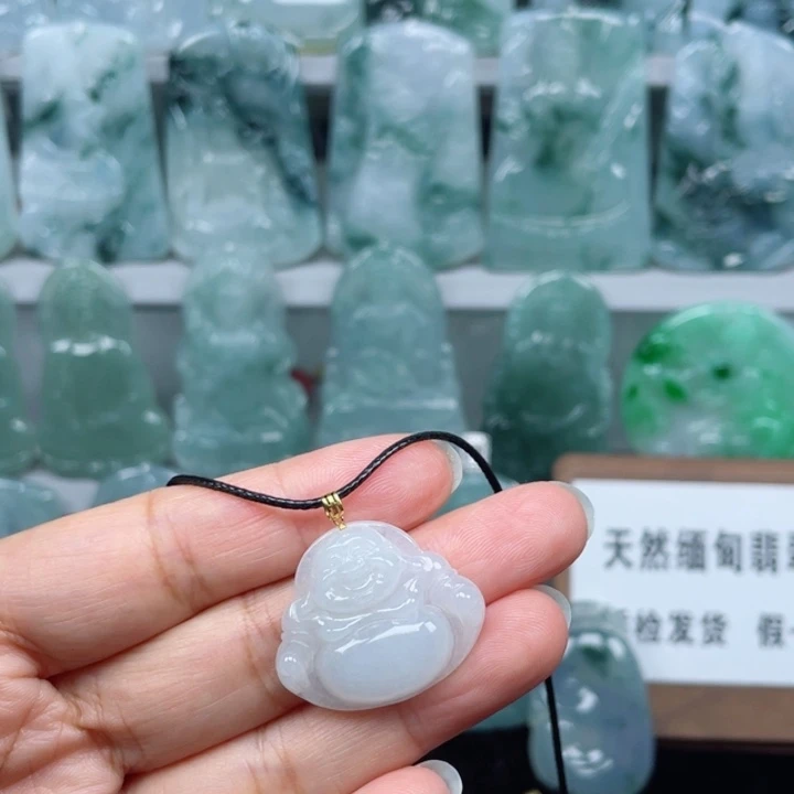 颈饰18K金镶嵌翡翠佛公