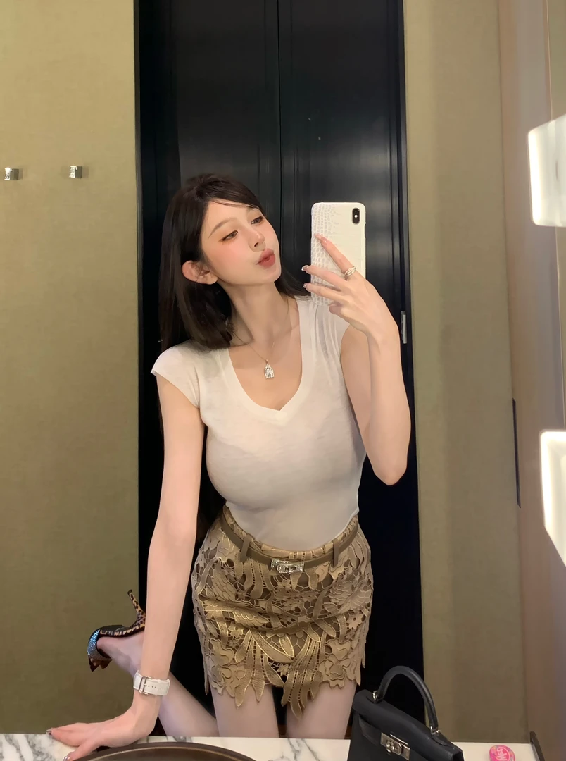 Hello 17「烧烧面膜t」17独家微透短袖T恤显瘦V领正肩上衣