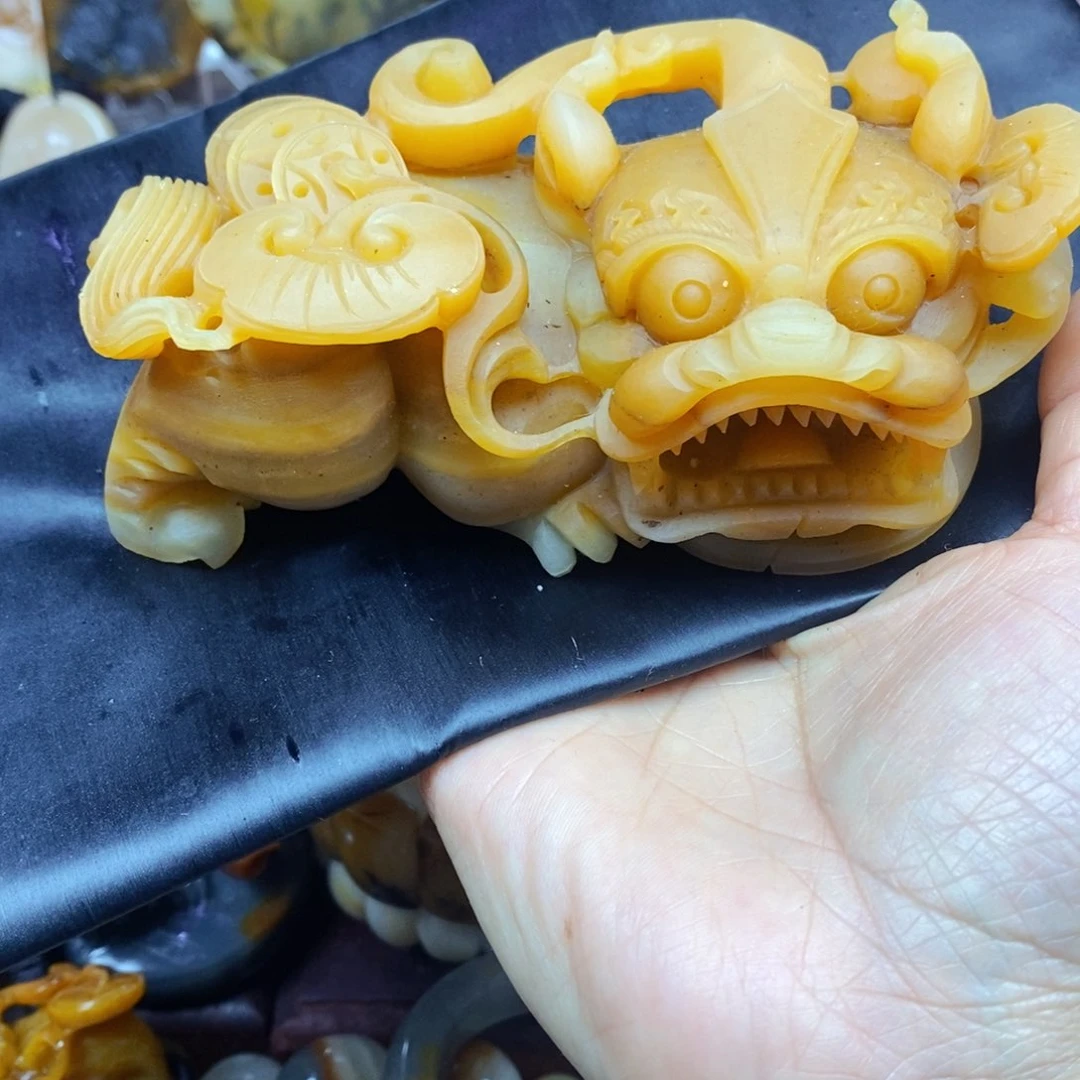 石英质玉（黄龙玉）颈饰未镶嵌