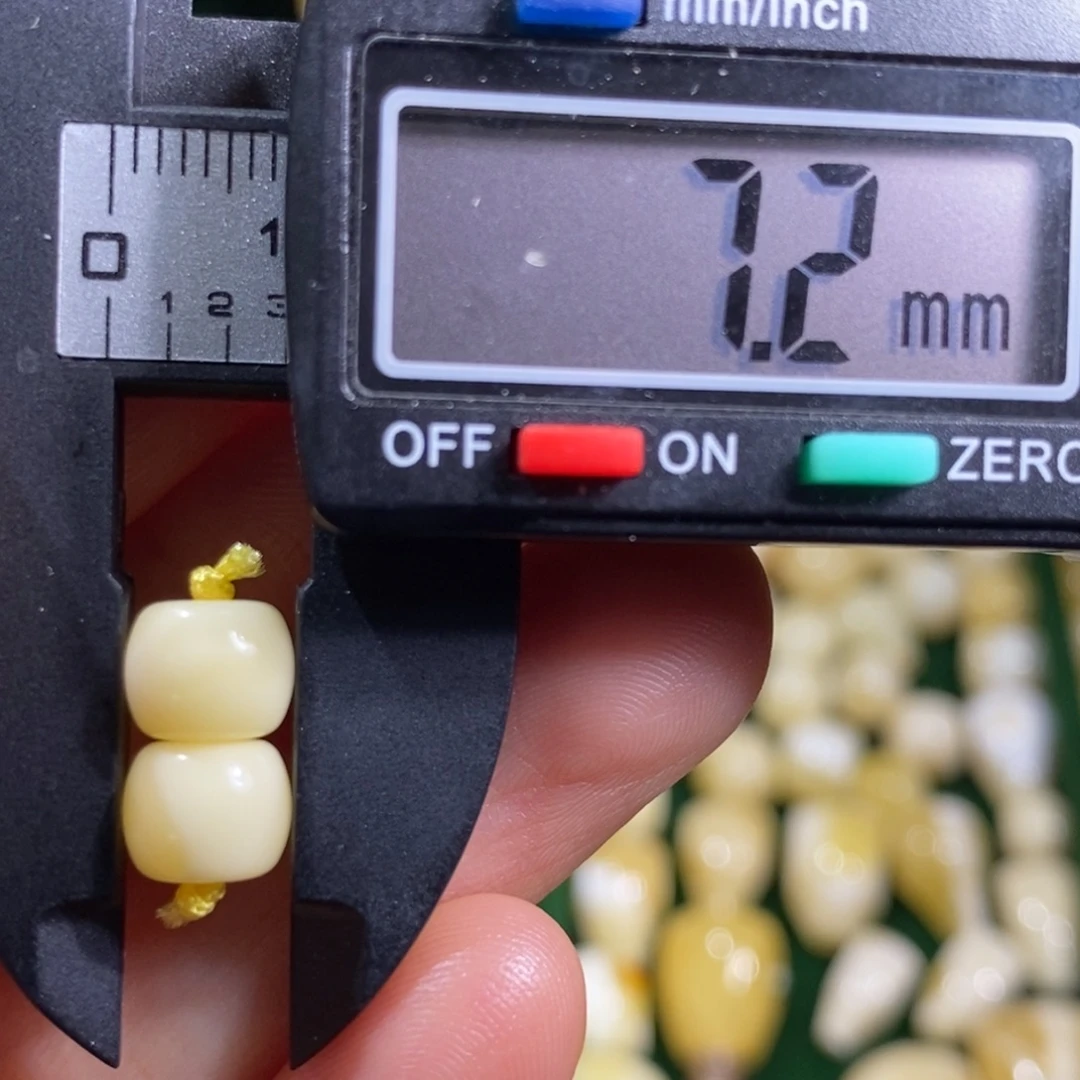 蜜蜡未镶嵌裸石配饰