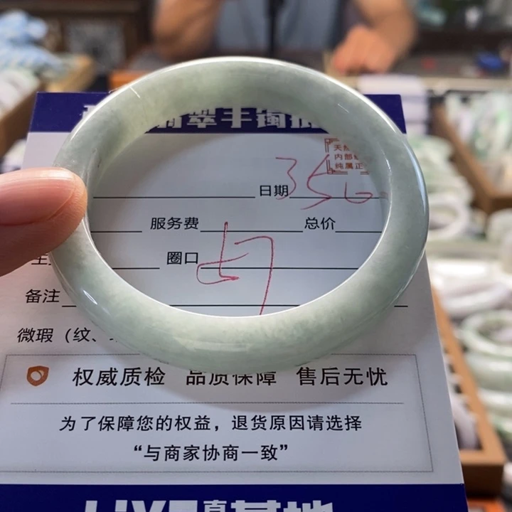 翡翠手镯未镶嵌翡翠手镯未镶嵌