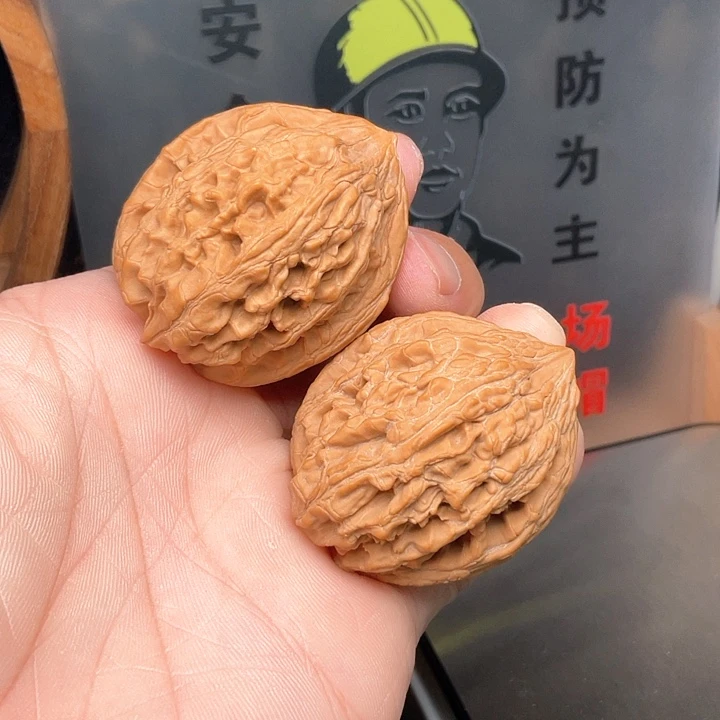 文玩核桃吊坠大沽石40尺一只全品一只修尖