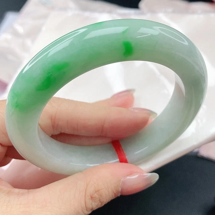 未镶嵌手镯翡翠，817