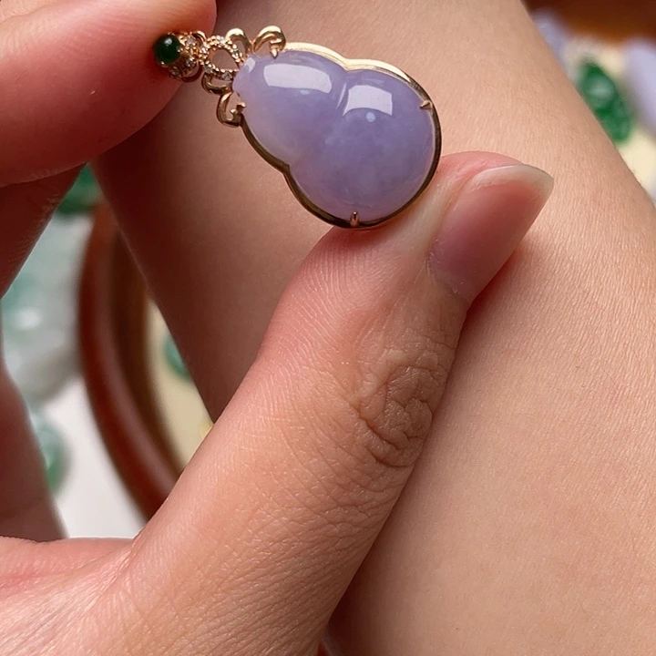 翡翠18K金镶嵌颈饰