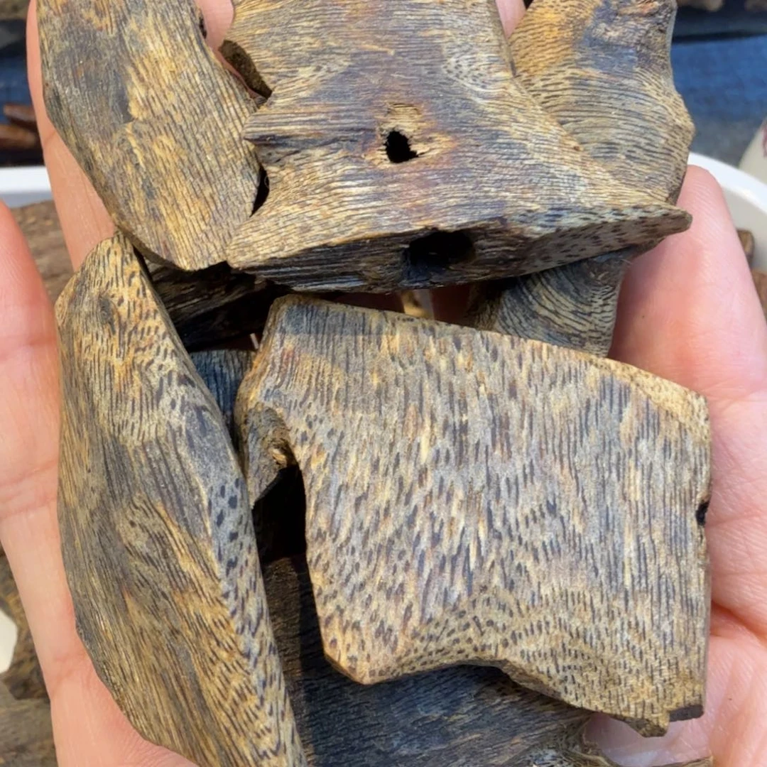 沉香碎屑沉香绿棋楠金沙叶块料40克