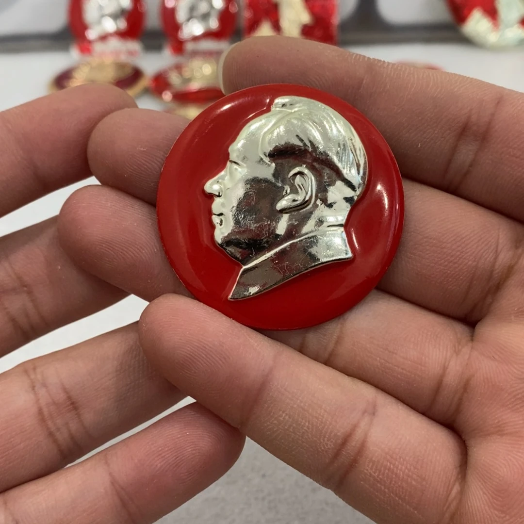 铝红色纪念章帽徽漆文像