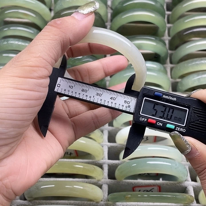 蛇纹石玉未镶嵌手镯82