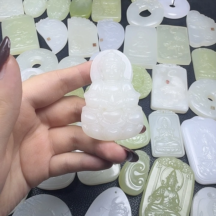 石英质玉未镶嵌颈饰