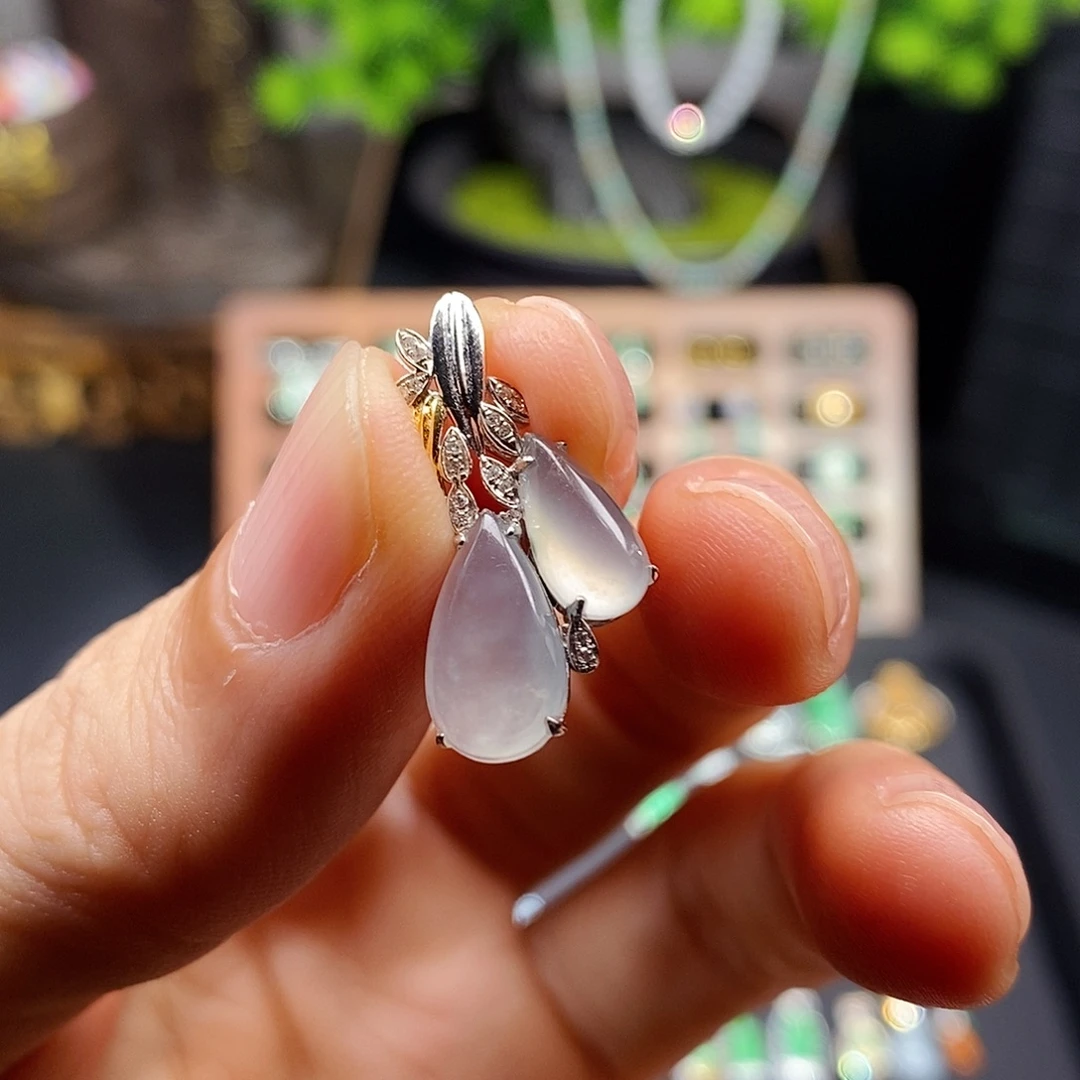 翡翠18K金镶嵌颈饰水滴