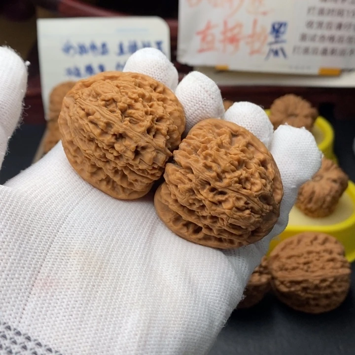 文玩核桃吊坠三角小凹炮弹40尺0987