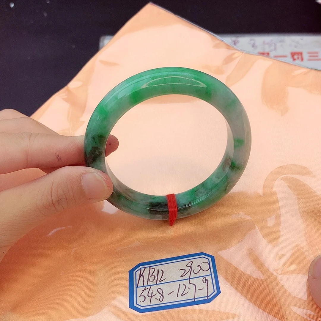 翡翠手镯未镶嵌翡翠