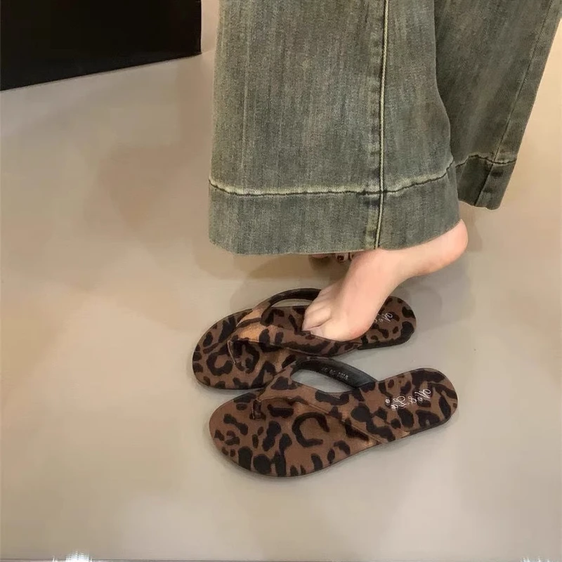 时尚ins平底银色人字拖女款夏季外穿豹纹凉拖鞋海边夹脚女鞋鞋子