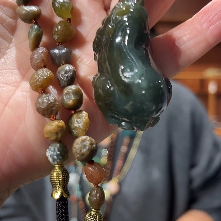 颈饰未镶嵌和田玉（糖玉）