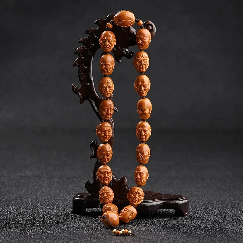 黎度，归渔橄榄核雕手持