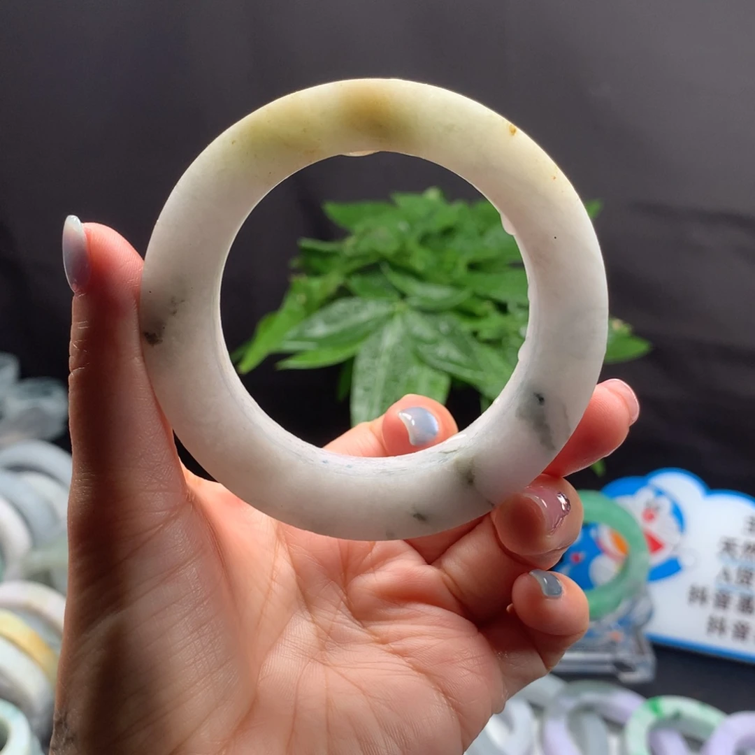 定制翡翠未镶嵌手镯