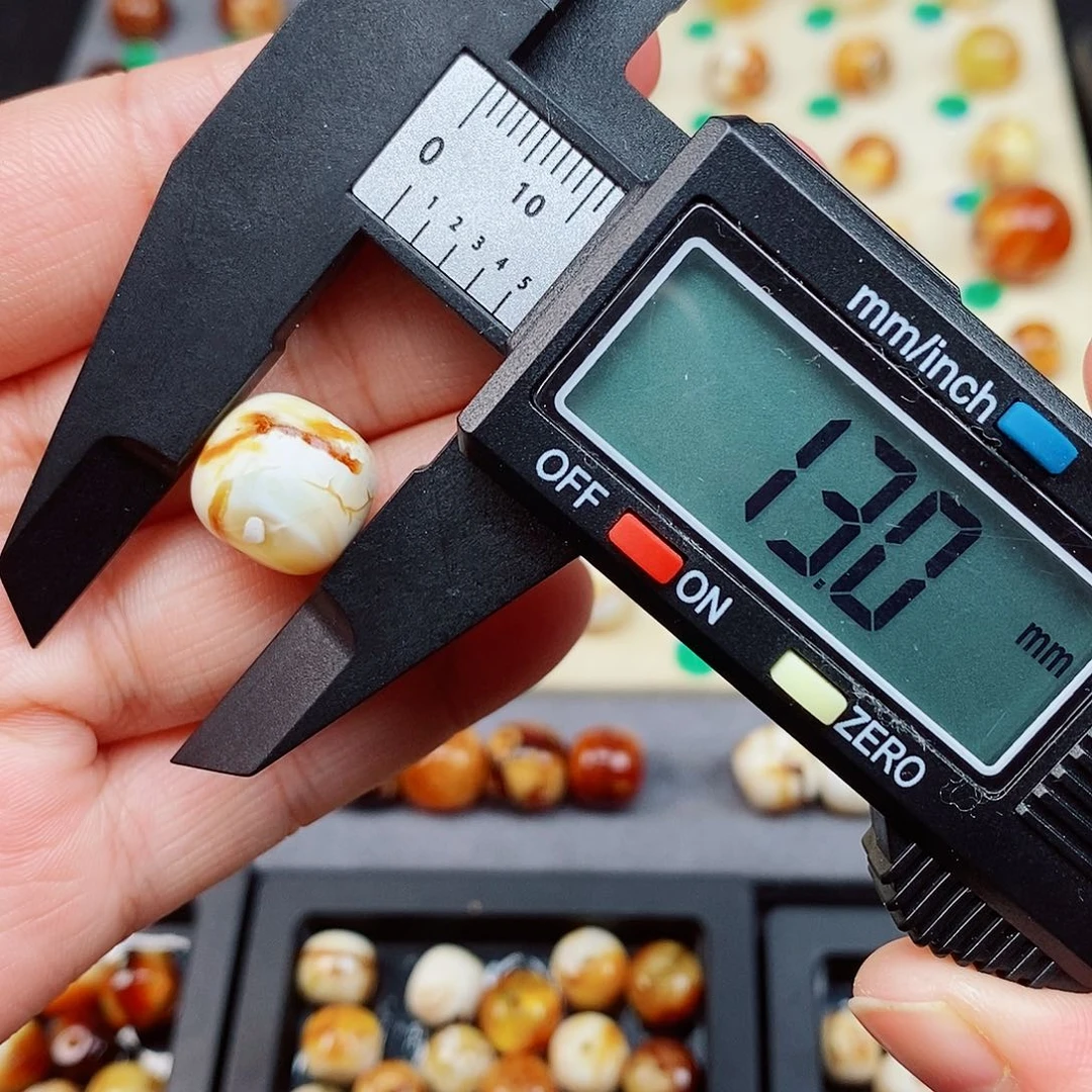 蜜蜡裸石未镶嵌蜜蜡