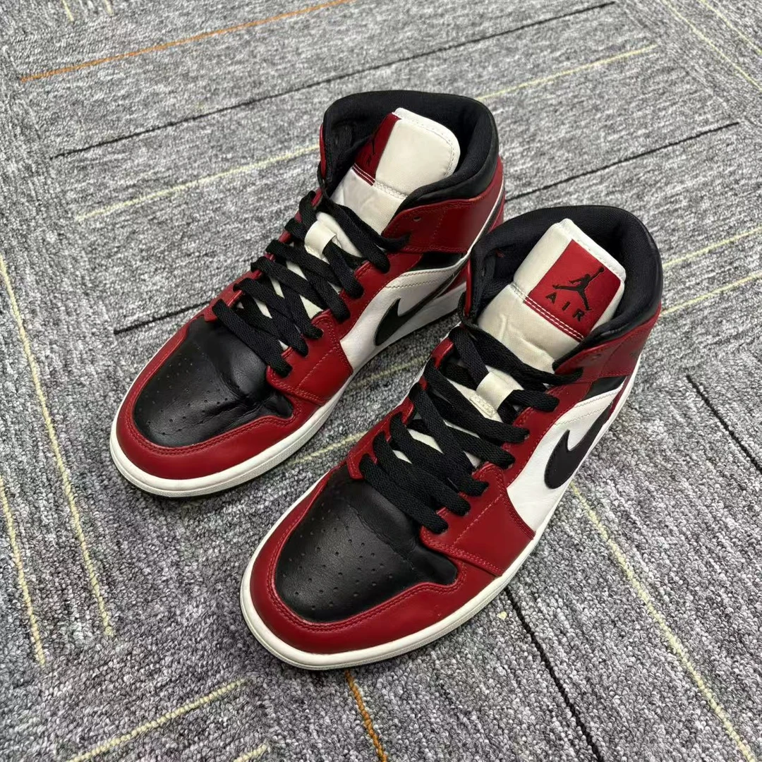 42码 AJ1 黑红 中帮 复古篮球鞋/参考价1459