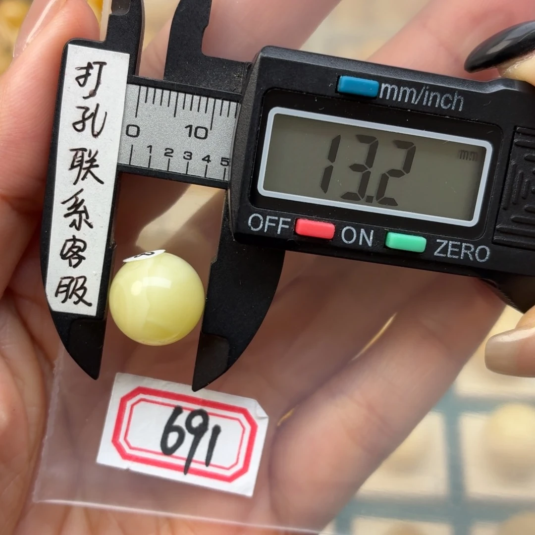 S***y未镶嵌蜜蜡裸石蜜蜡