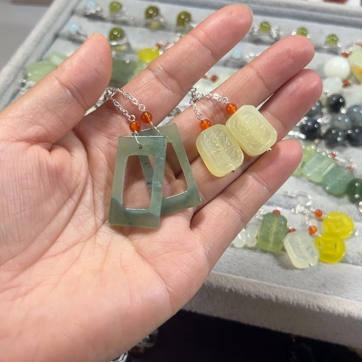 蛇纹石玉耳饰未镶嵌