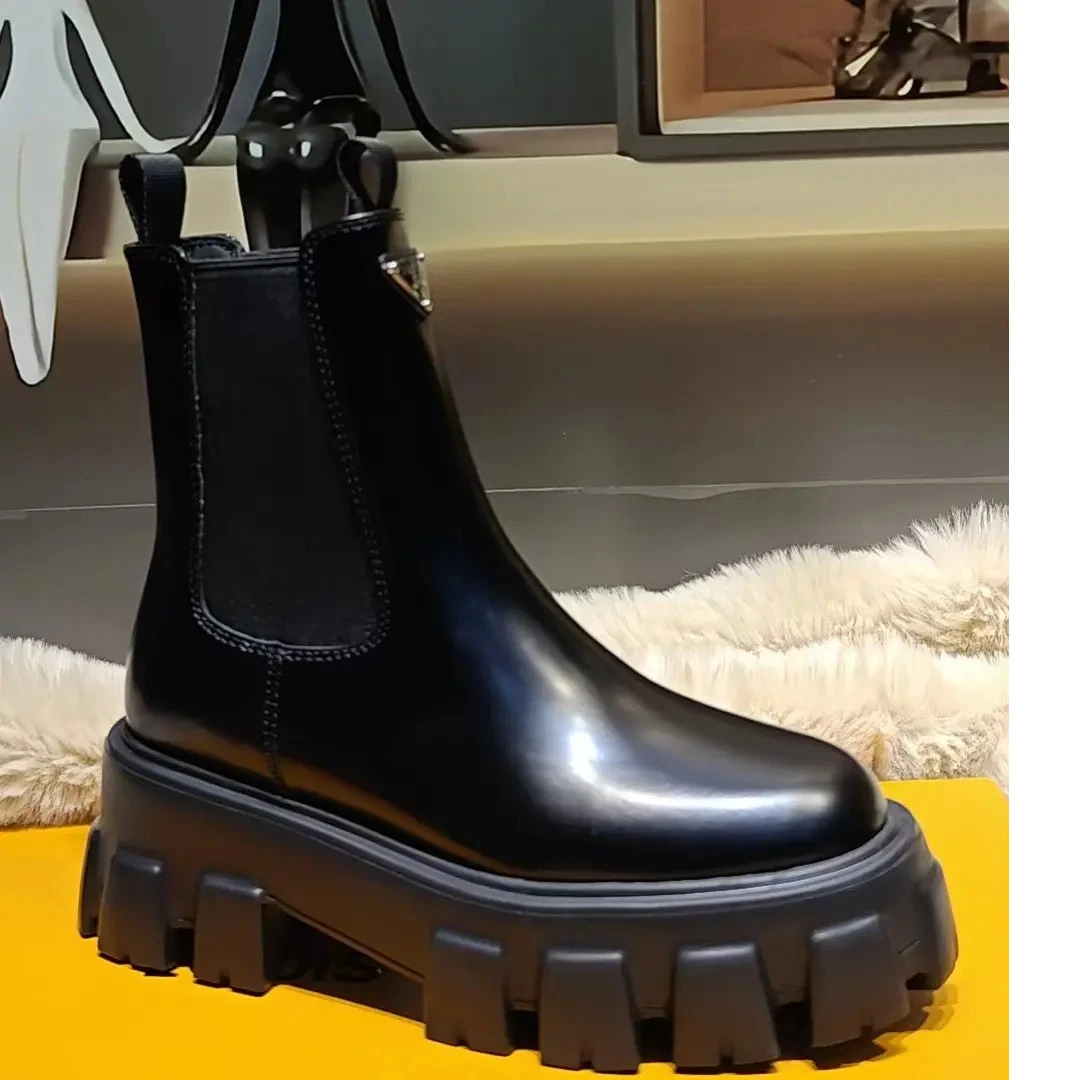 P家 新款真皮厚底增高烟筒短靴英伦风马丁靴潮