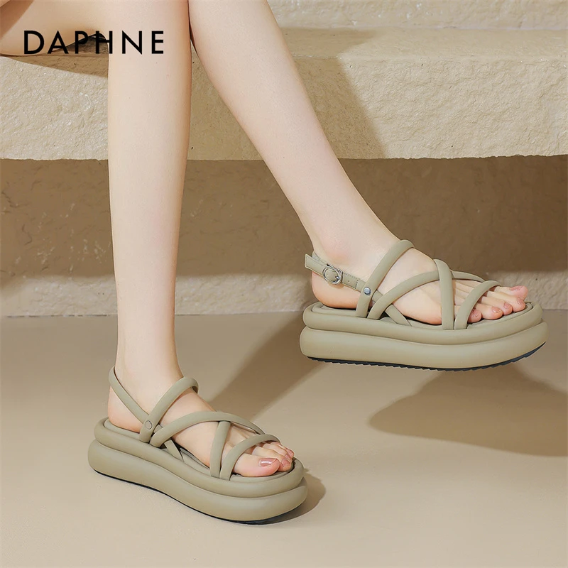 达芙妮罗马夏季女夏2025年新款网红超火百搭不累脚软底外穿沙滩鞋