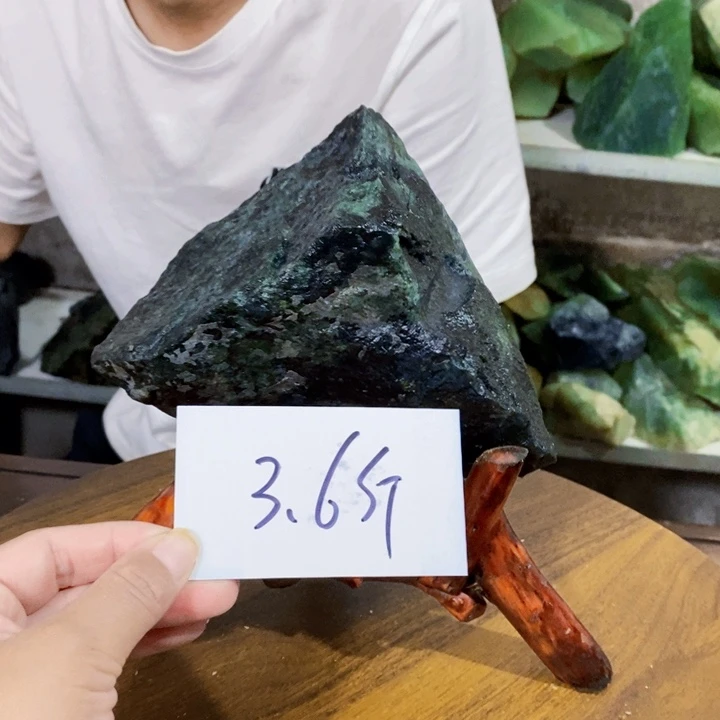 小***子未镶嵌蛇纹石玉原石