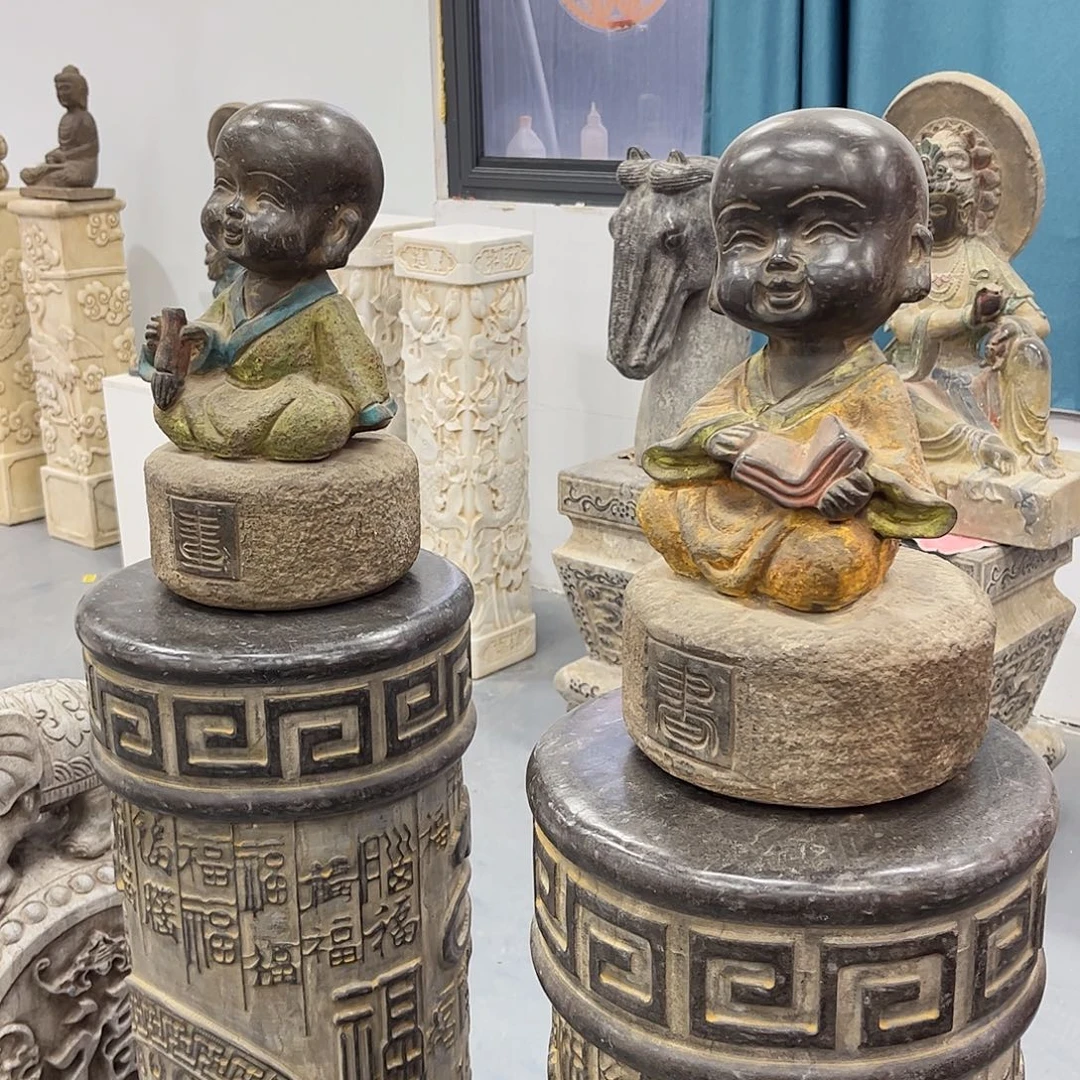 大***饰石材四个青石材质小和尚