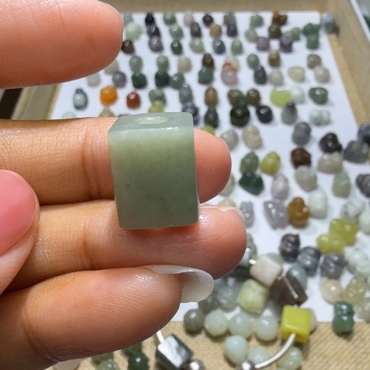 和田玉未镶嵌珠宝奇石