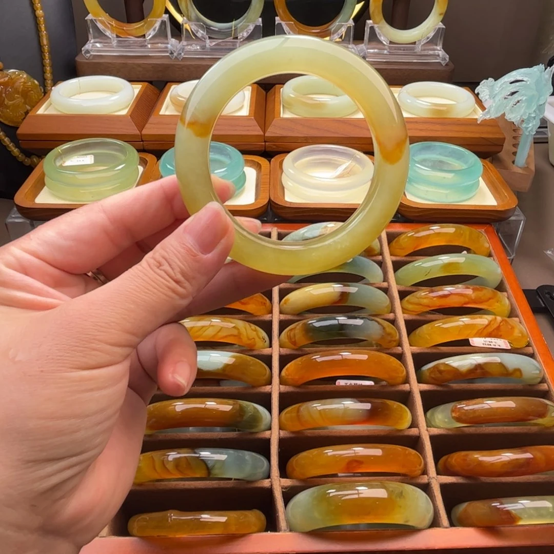 蛇纹石玉未镶嵌手镯